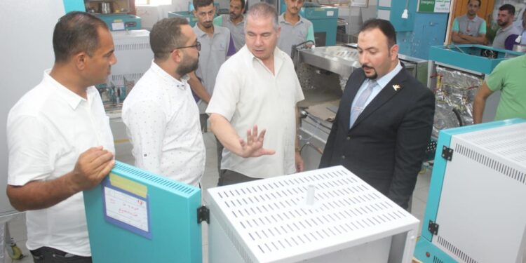 رئيس جامعة سمنود التكنولوجية يزور مصنع كيم تك للأجهزة العلمية بكفر الشيخ