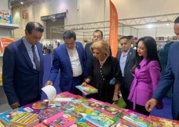 السفيرة مشيرة خطاب واللواء طارق نصير يشيدان بمعرض العاصمة الأول للكتاب ودوره في تعزيز الوعي الثقافي