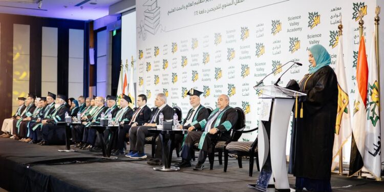 تحت رعاية وزير التعليم العالي والبحث العلمي معاهد الوادي العليا بالعبور تحتفل بتخريج دفعة جديدة من طلابها