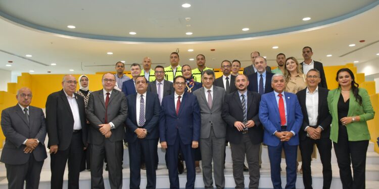 رئيس جامعة القاهرة يتفقد عمليات تنفيذ مشروع المعهد القومى للأورام الجديد 500500