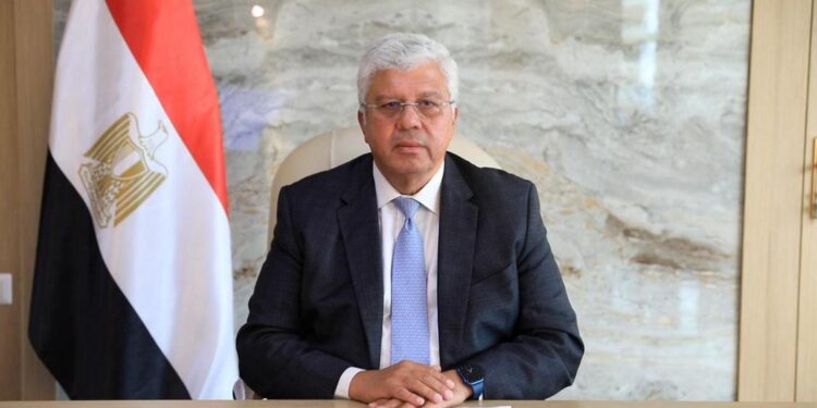 وزير التعليم العالي يتابع حادث تصادم قطارين بالزقازيق ويوجه برفع درجة الاستعداد القصوى بمستشفيات جامعة الزقازيق