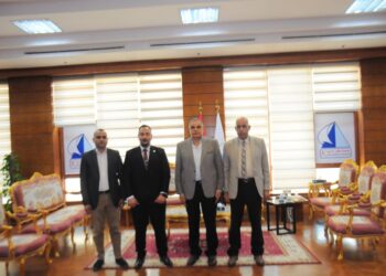 رئيس جامعة كفر الشيخ يستقبل رئيس مصنع كيم تك للأجهزة العلمية والمعملية لبحث سبل التعاون