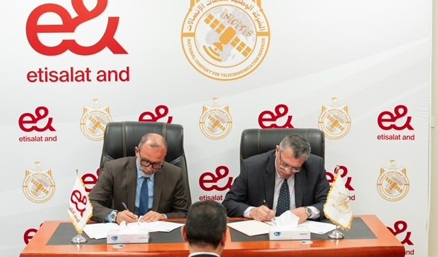 إي آند مصر توقع عقد اتفاق لتقديم خدمات اتصالات متطورة عبر القمر الصناعي “طيبة 1” بالتعاون مع الشركة الوطنية لخدمات الاتصالات