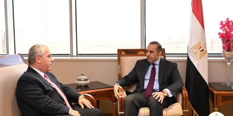 وزير الشئون النيابية والقانونية والتواصل السياسي يستقبل رئيس الهيئة الوطنية للصحافة