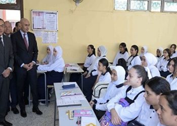 جولات مكثفة لزيارة المدارس بالمحافظات.. مدبولي: متوسط الكثافة بأغلب الفصول أقل من 50 طالبا