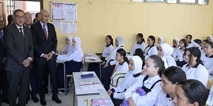 جولات مكثفة لزيارة المدارس بالمحافظات.. مدبولي: متوسط الكثافة بأغلب الفصول أقل من 50 طالبا