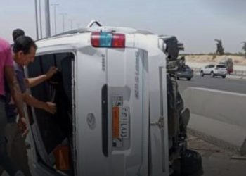 انقلاب سيارة ميكروباص في نفق حازم حسن بالجيزة