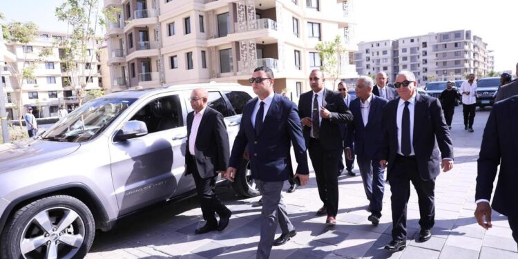 وزير الإسكان يتفقد مشروع باديا “واحة أكتوبر” بالشراكة مع شركة بالم هيلز للتطوير العقاري بمدينة أكتوبر الجديدة