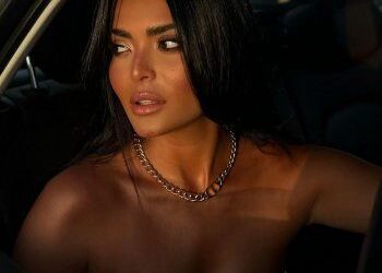 أسماء جلال تسحر جمهورها بإطلالة جاذبة وسيارة فارهة