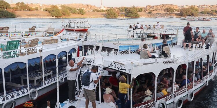 ماذا يحدث في أسوان؟.. هل الوضع مُطمئن؟ | القصة الكاملة