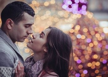 أفعال تجلب العار.. داعية تحذر الفتيات من القبلات والأحضان في الخطوبة