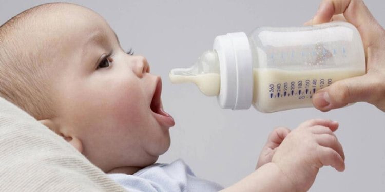 تفاصيل مبادرة وزارة الموارد البشرية والتنمية الاجتماعية لـ تخفيض سعر حليب الأطفال لحديثي الولادة وآلية تنفيذها