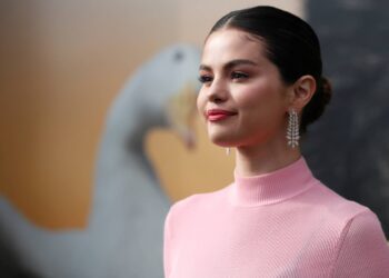 شبيهة منة عرفة.. الأمريكية سيلينا غوميز تدخل عالم المليارديرات