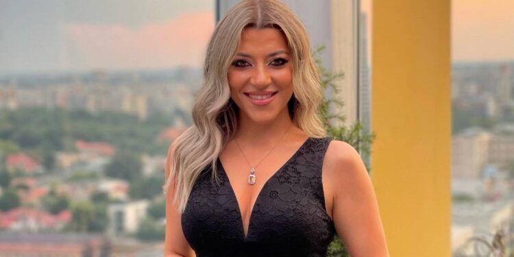 تفاصيل لقاء المطربة السورية شيرين سايس والهضبة عمرو دياب