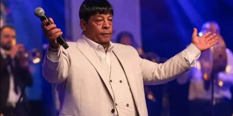 حكمدار الأغنية الشعبية.. عبد الباسط حمودة يكشف أسرار عن حياته الشخصية والمهنية لأول مرة.. قال: أبويا كان مداح للرسول.. عبد المطلب ساعدني وجابلي هدوم.. وأجري كان ربع جنيه في الأفراح.. والنهارده بقيت كابوس علم النغم.. تفاصيل