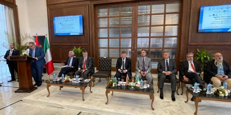 خلال مؤتمر الأمن الغذائي وغذاء البحر المتوسط.. الوكيل: الغرف التجارية تضمن توافر الغذاء والكساء خلال الحروب