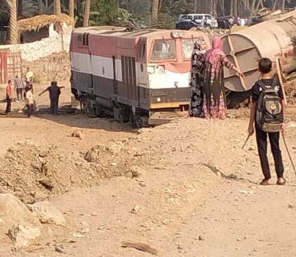 تفاصيل حادث انقلاب قطار البضائع في البدرشين وسقوط 3 مصابين