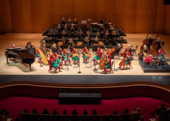 أوركسترا النور والأمل المصري يحي حفلا موسيقيا في دار الأوبرا السلطانية مسقط