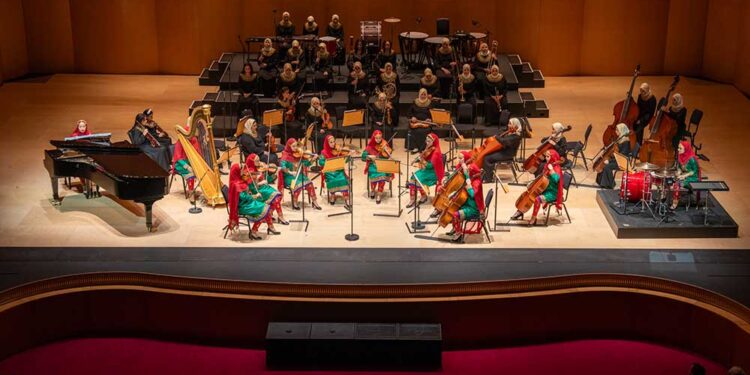 أوركسترا النور والأمل المصري يحي حفلا موسيقيا في دار الأوبرا السلطانية مسقط