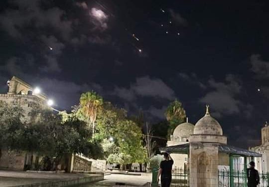 بعد هجمات إيران الصاروخية.. إغلاق المجال الجوي لـ إسرائيل