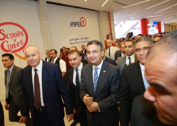 بإستثمارات 1.25 مليار جنيه.. وزير التموين يشهد افتتاح الفرع الرابع لـ “هايبر وان” بطريق السويس