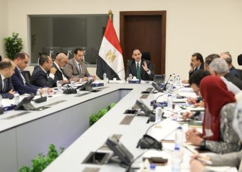 نائب وزير الصحة يتابع مستجدات العمل بمنظومة سلاسل الإمدادات الدوائية والمستلزمات والأجهزة الطبية