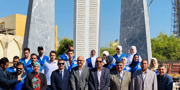 حزب الاتحاد يشارك في احتفالات نصر أكتوبر ووضع إكليلا من الزهور على النصب التذكاري