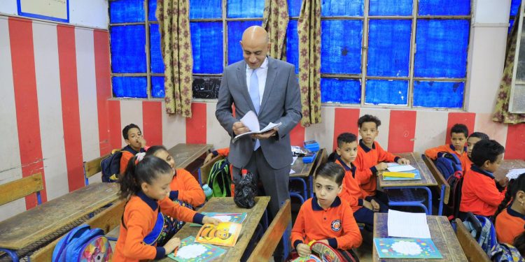 تفاصيل جولة وزير التربية والتعليم لعدد من مدارس إدارة عين شمس التعليمية لمتابعة انتظام العام الدراسى