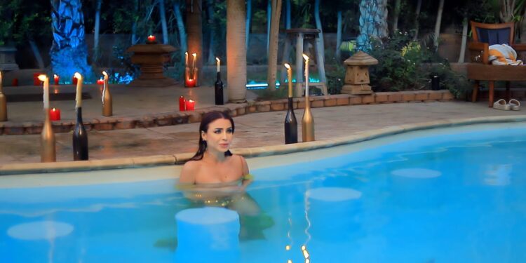 دوللي شاهين تكشف عن برومو أغنيتها الجديدة”انا الحاجة الحلوة”.. صور