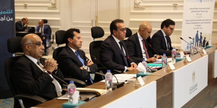 وزير الصحة يترأس مادة مستديرة رفيعة المستوى حول «التنمية البشرية والسكان في مصر»
