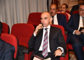 أمين سر النواب لوزير الإدارة المحلية عن الشباك الواحد للتصالح على المخالفات: كلام على الورق فقط والمواطن يعاني 