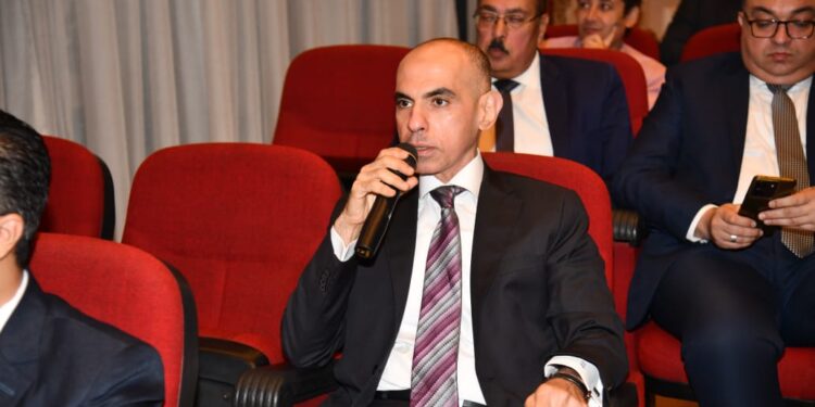 أمين سر النواب لوزير الإدارة المحلية عن الشباك الواحد للتصالح على المخالفات: كلام على الورق فقط والمواطن يعاني 