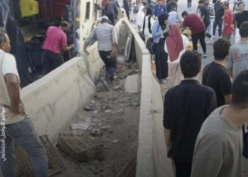 انقلاب حافلة تقل طلاب كلية الطب بجامعة الجلالة على طريق “السخنة – الجلالة”