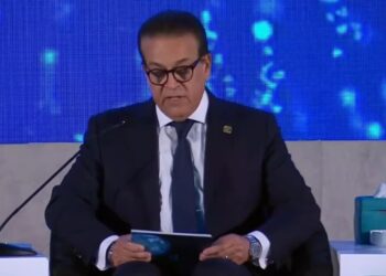 تفاصيل الجلسة الحوارية «الاستفادة من التحديات: التنمية البشرية في أوقات الأزمات»