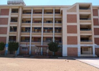 مدير «تعليم الجيزة» يشيد بجاهزية المدرسة السعيدية الثانوية بنين