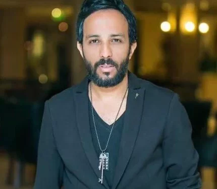 ادعوا لها بالرحمة.. وفاة والدة أحمد عصام بعد صراع طويل مع المرض