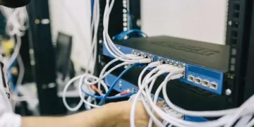 تحذيرات من انقطاع الإنترنت عن مصر والعالم لأسابيع.. يهدد الخدمات الحيوية وقطاع المال والأعمال.. تفاصيل