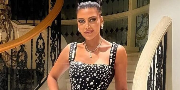 تجاوز سعره الـ 700 ألف جنيهًا.. فستان ريهام حجاج يضعها على قائمة الأعلى تداولًا بمواقع التواصل الاجتماعي