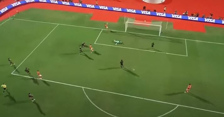 وسام أبو علي يحرز الهدف الأولي لـ الأهلي في شباك العين الإماراتي