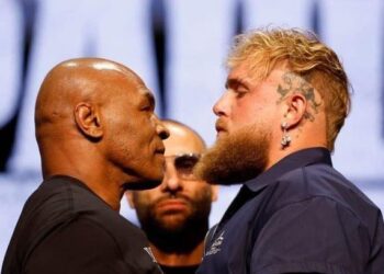 عودة الأسطورة الحديدية.. الآن بث مباشر نزال مايك تايسون وجيك بول