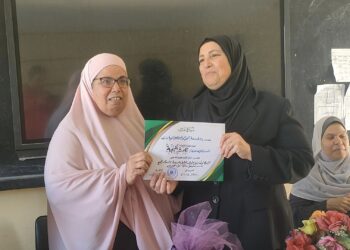 مدرسة الشهيد محمد سيد أحمد البربري ببسيون تكرم الأستاذة نادرة حلمي لبلوغها سن التقاعد.. شكر خاص لإدارة المدسة