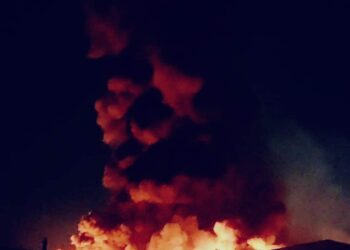 التفاصيل الكاملة للسيطرة على حريق مصنع بالمنطقة الصناعية في بورسعيد.. إصابة شخص بحروق