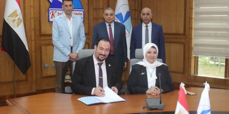برتوكول تعاون بين جامعة كفر الشيخ ومصنع كيم تك للأجهزة العلمية والمعملية