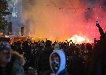 ماذا حدث في العاصمة الهولندية؟.. القصة الكالمة لـ أحداث أمستردام بين مشجعي مكابي الإسرائيلي وأياكس الهولندي