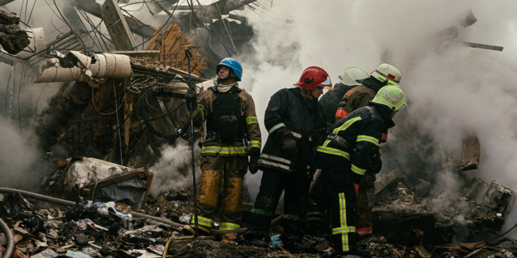 أوكرانيا: مقتل 5 في هجمات روسية على منطقتين بجنوب البلاد