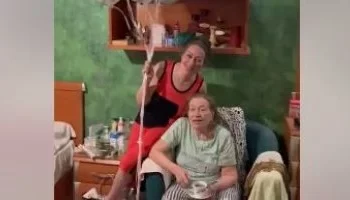 إيناس مكي تنشر مقطع فيديو مؤثر مع والدتها قبل وفاتها