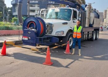مياه الجيزة تستعد لاستقبال الأمطار بإجراءات استباقية ونشر معدات على المحاور والطرق
