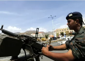 سيئون تحت القصف.. هجوم إرهابي يستهدف معسكر التحالف العربي ويودي بحياة ضابط وصف ضابط (تفاصيل)