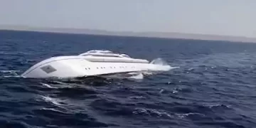 تفاصيل غرق لنش سياحي في البحر الأحمر يقل 34 سائحًا أجنبيًا وطاقم عمل من 12 مصريًا.. طائرة بحث تشارك في عملية الإنقاذ