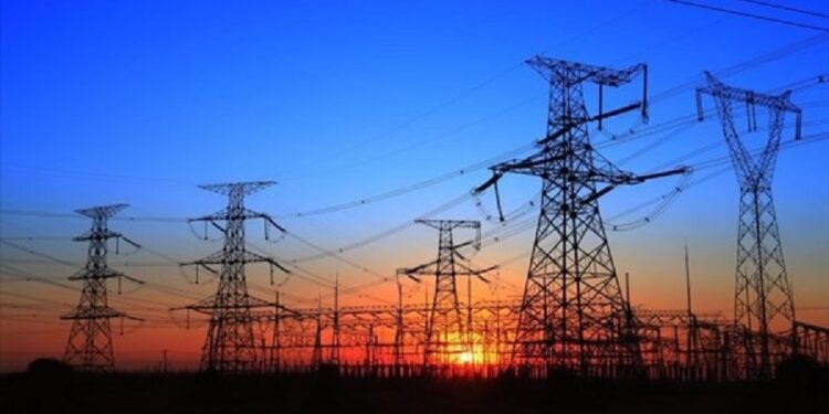 الدستورية العليا تقضي بعدم دستورية تحميل المواطنين ضريبة على توريد الكهرباء